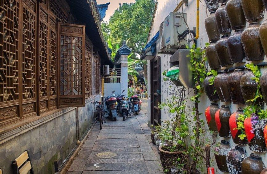 逃离违建房屋5