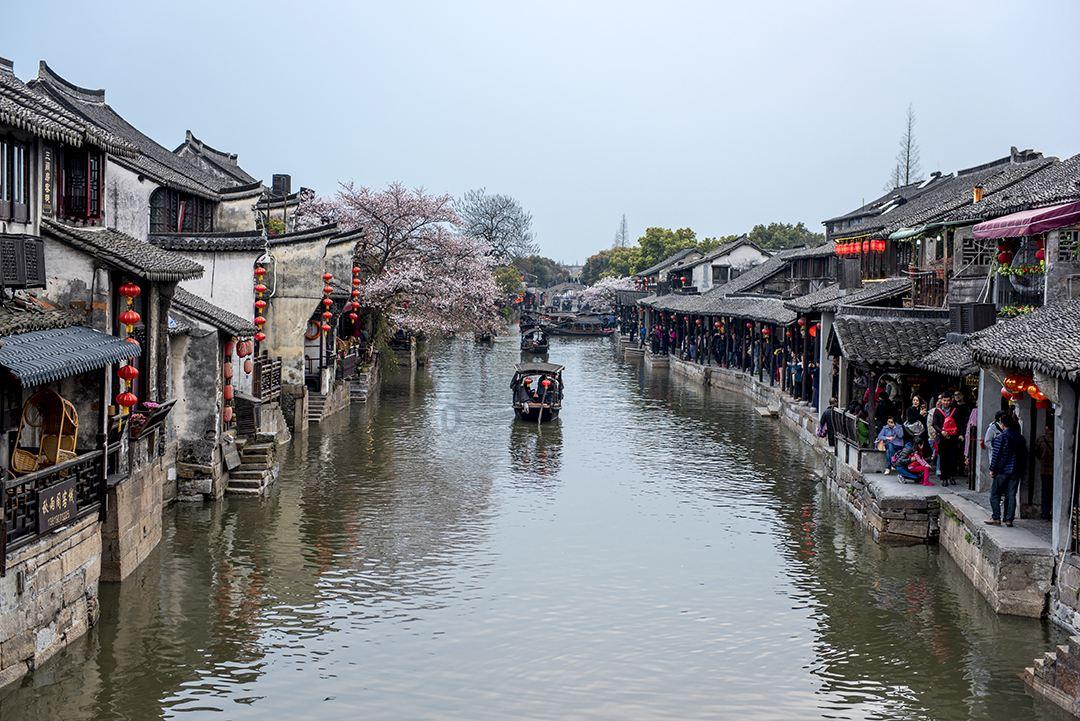 白色情人节：校园迷宫